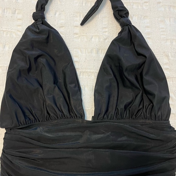 VIX Black One Piece Swimsuit - Picture 2 of 7